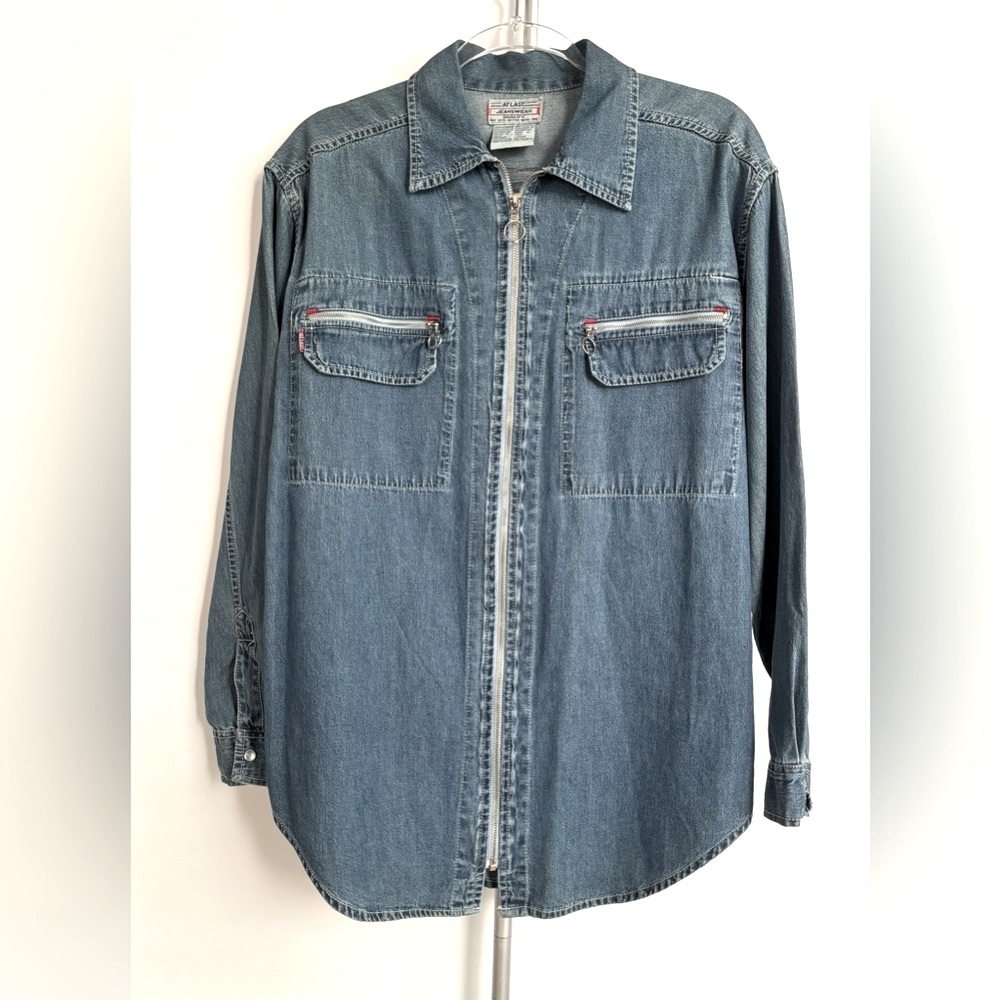 VTG 90’s Chambray AT LAST Oversized Denim Zip Front Shirt w Pearl Snaps - Size L